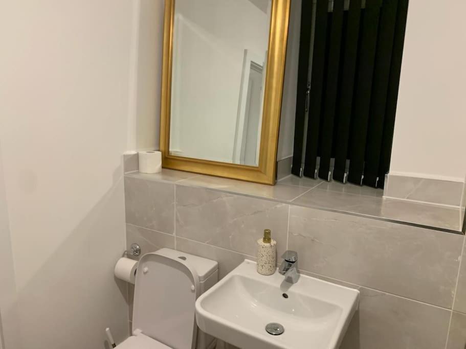 Brand New Entire 4 Bed House Multiple Free Parking Early Check-In Late Check- Out Allowed South Ockendon Eksteriør bilde