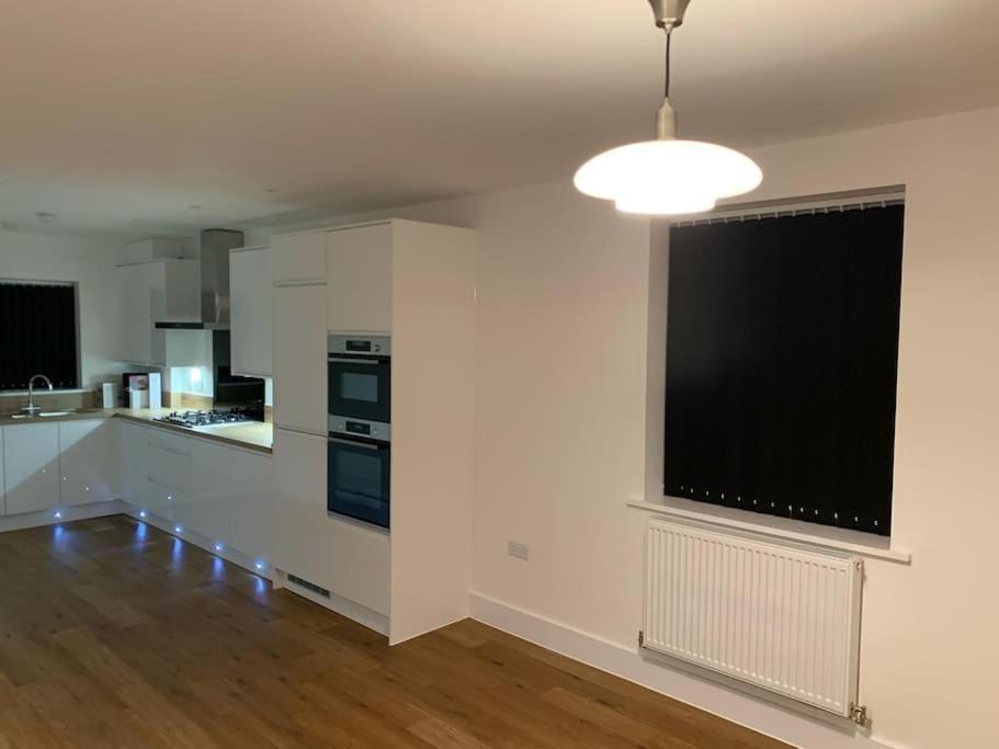 Brand New Entire 4 Bed House Multiple Free Parking Early Check-In Late Check- Out Allowed South Ockendon Eksteriør bilde